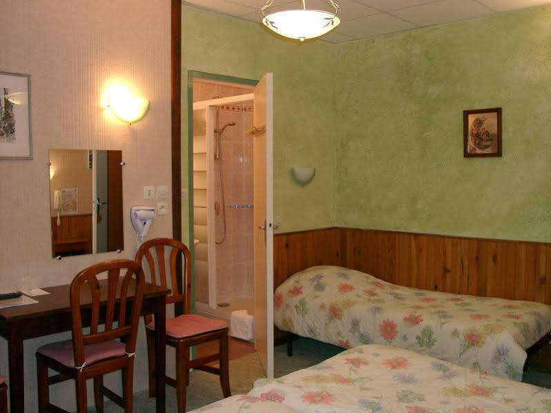 Hotel Le Chatelet Saint-Paul-de-Fenouillet Exterior photo