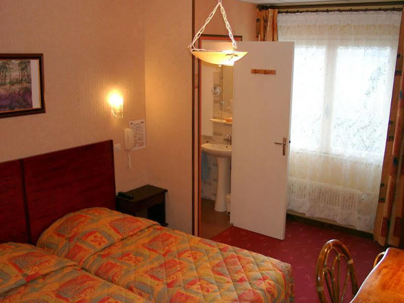 Hotel Le Chatelet Saint-Paul-de-Fenouillet Exterior photo